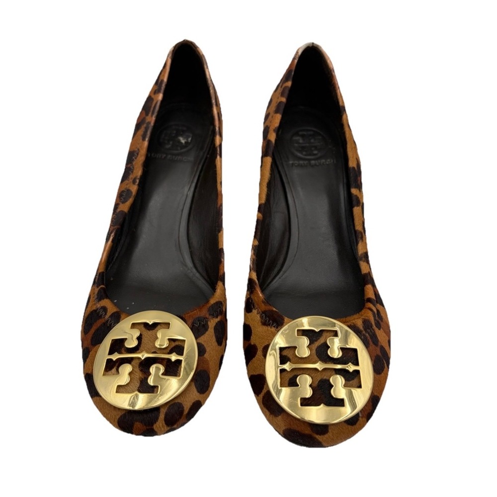 Tory Burch Sally Leopard Calf Hair Wedge Pumps 9M Gold Logo Medallion READ